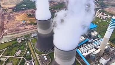 工业风工厂烟囱特写视频的预览图